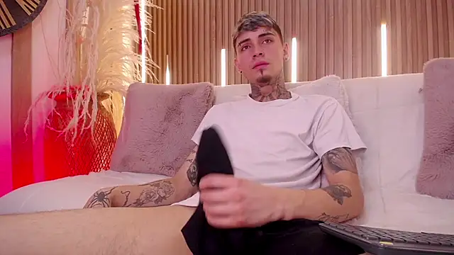 Max Hader  online show from March 7, 4:10 am