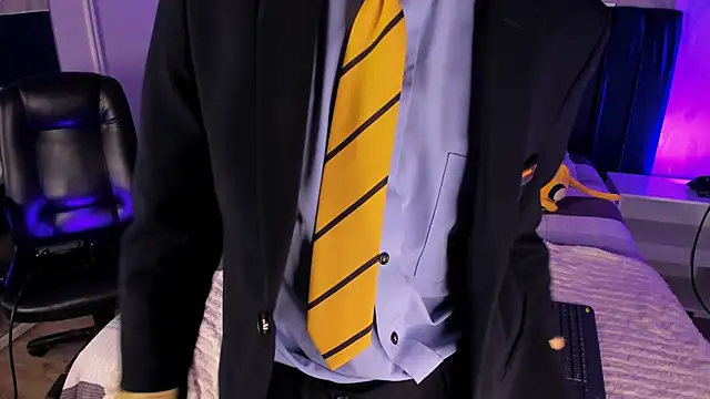 MatthewMoore  online show from April 7, 12:43 am