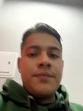 OliverTabordaa online show from April 15, 8:42 pm