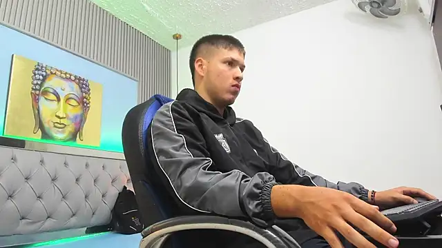 AlessandroFranco online show from June 17, 1:46 pm
