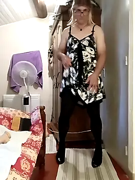 stephie83 online show from May 25, 3:51 pm