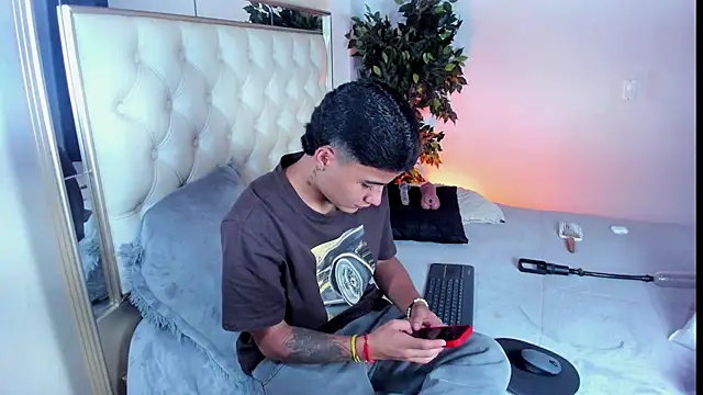 Liam Dustin online show from July 21, 8:00 pm