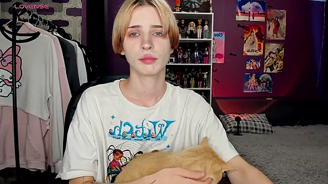 sweet peach    online show from July 24, 3:52 pm