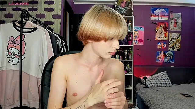 sweet peach    online show from July 17, 4:46 pm