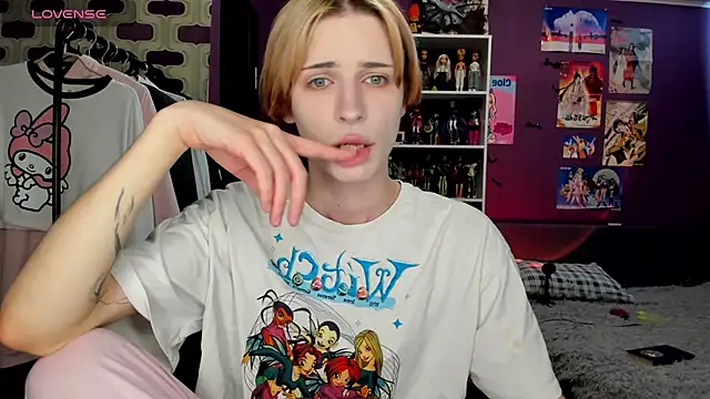 sweet peach    online show from July 23, 3:42 pm