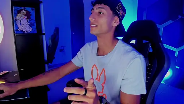 MaxiimoRomano  online show from August 1, 7:35 pm