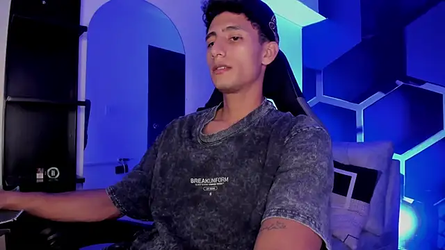 MaxiimoRomano  online show from August 5, 7:19 pm