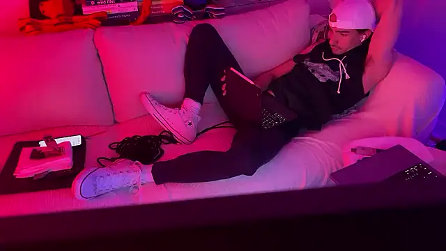 DylanBrook online show from March 31, 9:38 pm