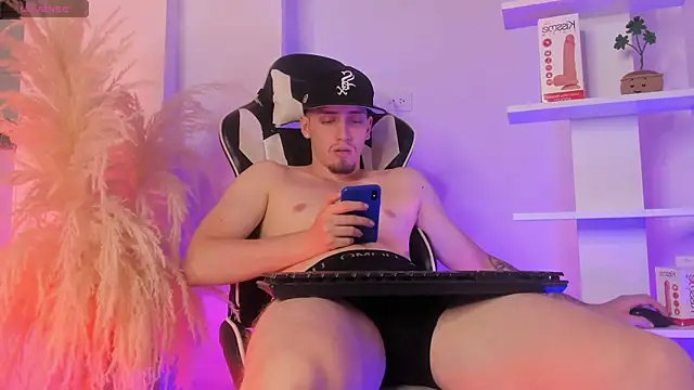 Jeremy  777 online show from April 2, 11:01 pm