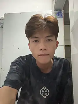 Nguyencuong1999 online show from May 7, 2:33 am
