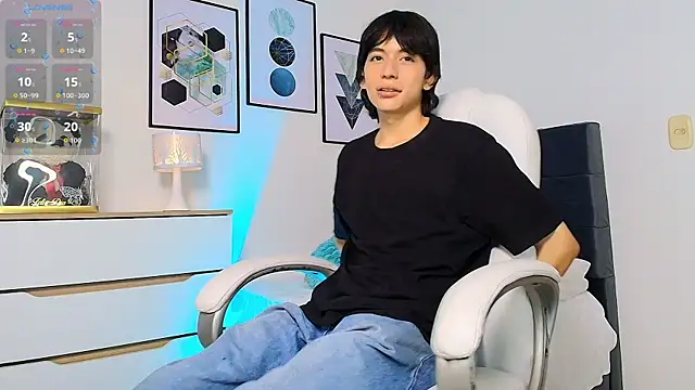 alexconsanii online show from March 25, 11:53 pm