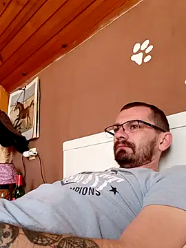 jozsi1995 online show from April 8, 7:08 am