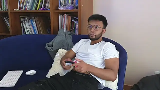 bbctoptwink online show from April 6, 5:14 pm