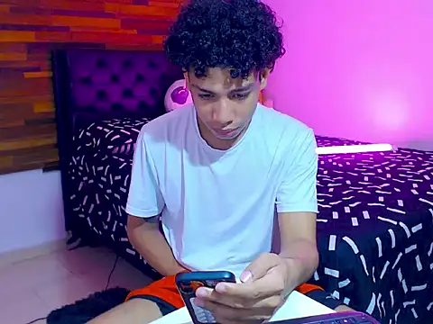 aarom  online show from April 14, 1:17 am