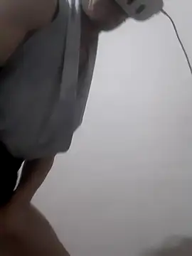 BisexBcsabarol online show from April 15, 11:04 pm