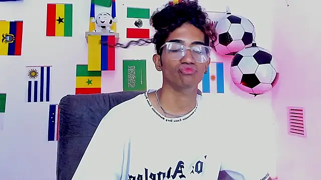 triiangel latinboy online show from July 16, 12:45 pm