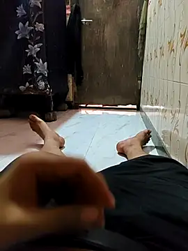 kdboy04 online show from April 12, 5:42 am