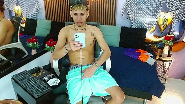 Skinny cute Alyer online show from June 3, 2:46 am