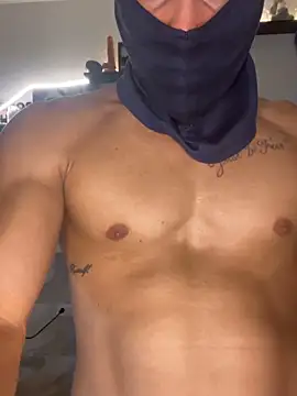 Emcapuchado Josee online show from April 13, 10:10 pm