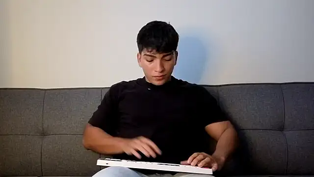 James silva1 online show from April 19, 9:50 pm