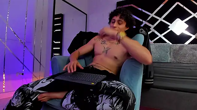 JayTaylorr online show from June 3, 11:45 am