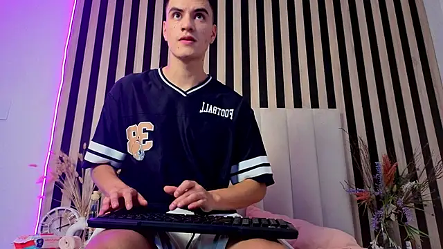 LeoTease online show from June 5, 7:19 pm