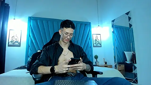 OliverThompsonJS online show from July 23, 1:58 am