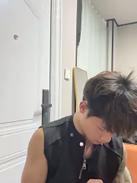 xiaowu2006 online show from April 24, 1:24 pm