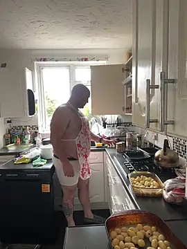 yourfavebear online show from May 10, 10:38 am