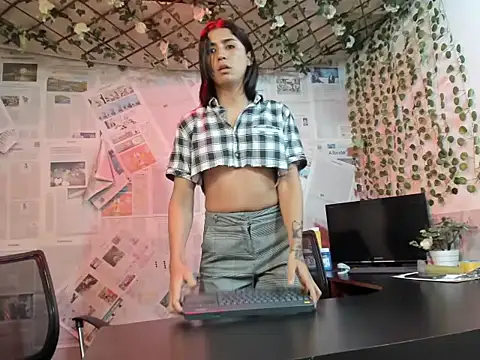 DAHNE HOT  online show from July 8, 1:20 am