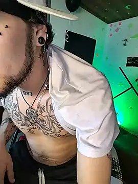 FonixXBelialX online show from June 3, 12:12 am