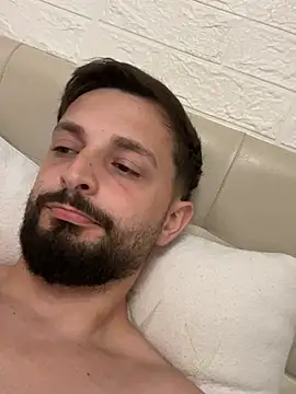 Damiannn33 online show from April 29, 8:04 pm