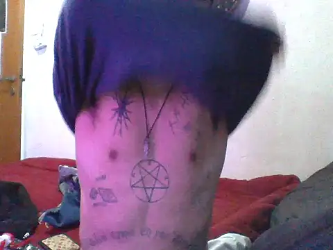 luuffy67 online show from April 28, 5:50 pm