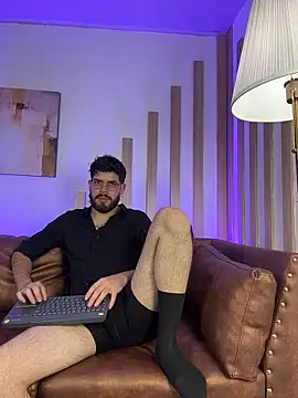 DomBoy  online show from June 10, 8:20 pm