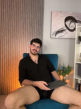 DomBoy  online show from June 17, 8:32 pm