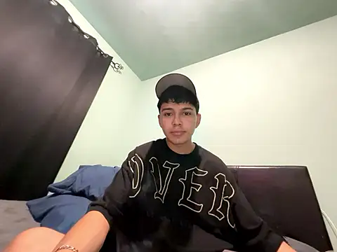 Iantwinkguy21 online show from May 1, 2:15 am