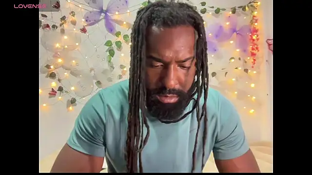 GuapoLivee online show from May 2, 1:19 am