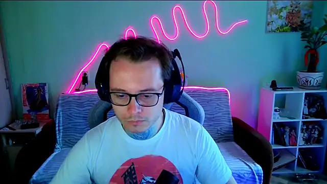 MeLanXolik online show from May 12, 2:36 pm