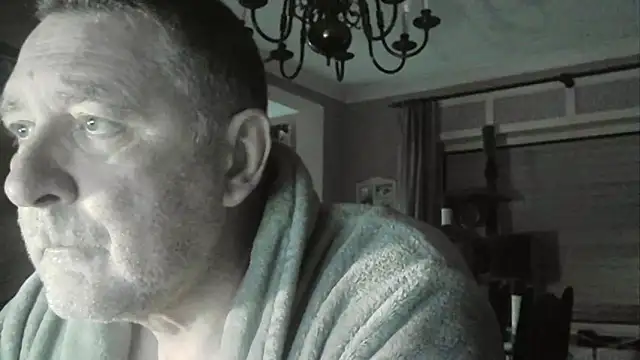 Snapshot of edje59a chatting on October 9, 6:07 am edje59a online show from October 9, 6:07 am