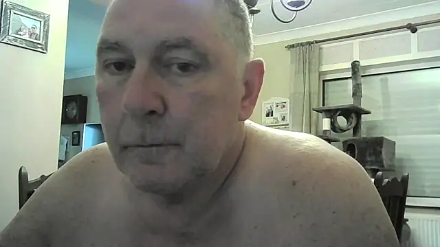 Snapshot of edje59a chatting on October 2, 5:55 am edje59a online show from October 2, 5:55 am