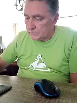 Snapshot of edje59a chatting on September 15, 8:04 am edje59a online show from September 15, 8:04 am