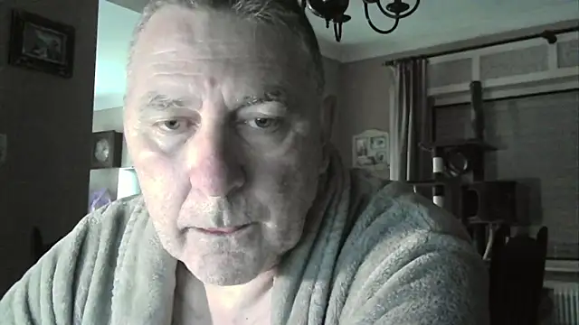 Snapshot of edje59a chatting on October 7, 6:39 am edje59a online show from October 7, 6:39 am