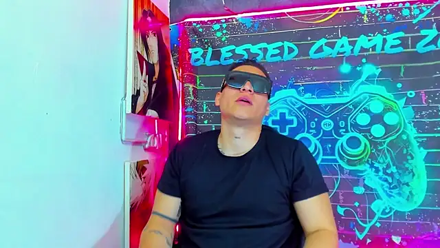 lucassimone  online show from June 3, 2:33 pm