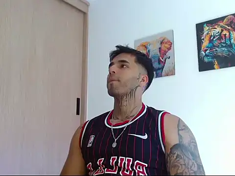 Jacobb Phoenix online show from June 11, 6:39 pm
