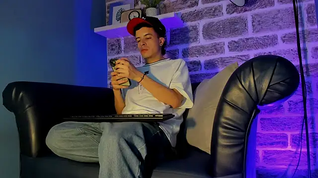 kevinn bluee online show from June 1, 12:22 am
