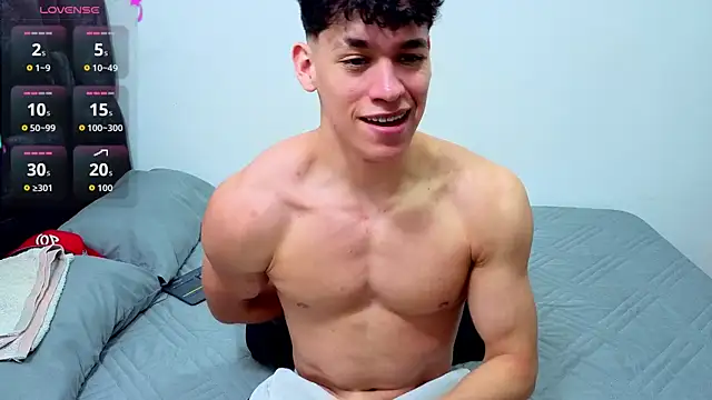 Luke Muscle online show from July 25, 2:19 am