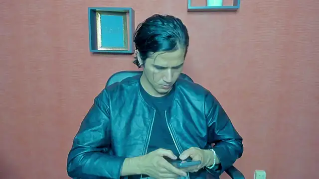 AaronWells online show from June 11, 4:27 pm