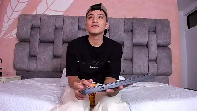 wesley boyy  online show from May 30, 2:11 am