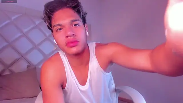 MarcoDeluxxe online show from June 3, 11:45 am