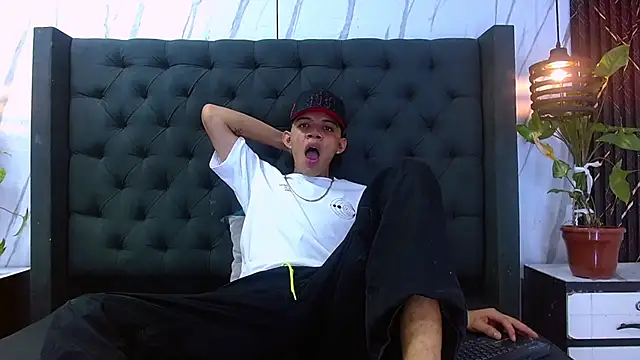 Dani Guty online show from June 3, 6:35 pm